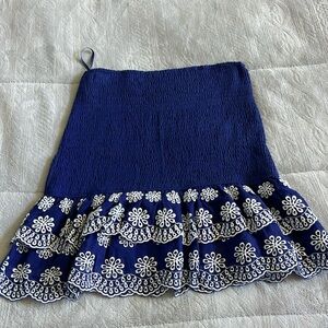 Women’s versatile top/miniskirt.